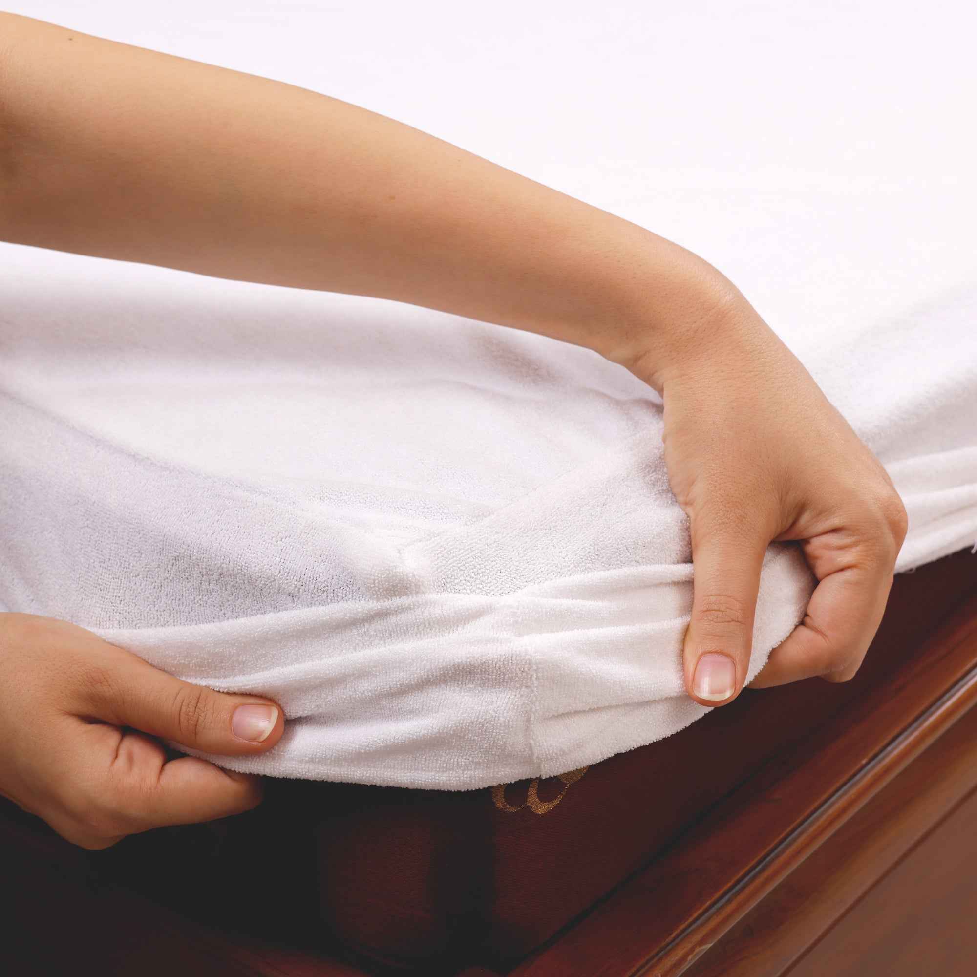 Waterproof Soft Terry Cotton Breathable Fitted Style Mattress Protector With Pillow Cover - White