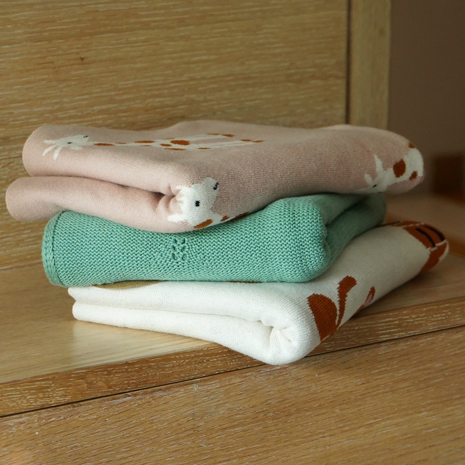 100% Knitted Cotton Giraffe Print Knitted Blanket